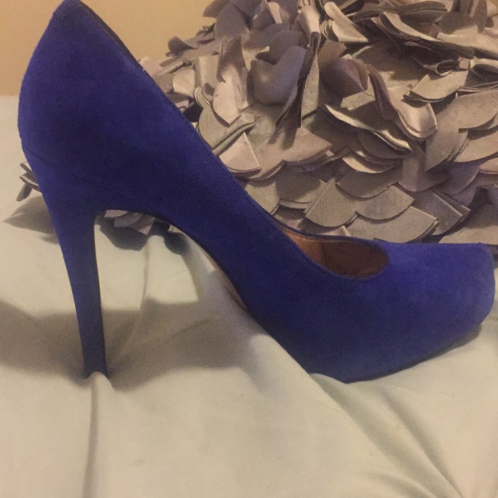 BCBG shoes
